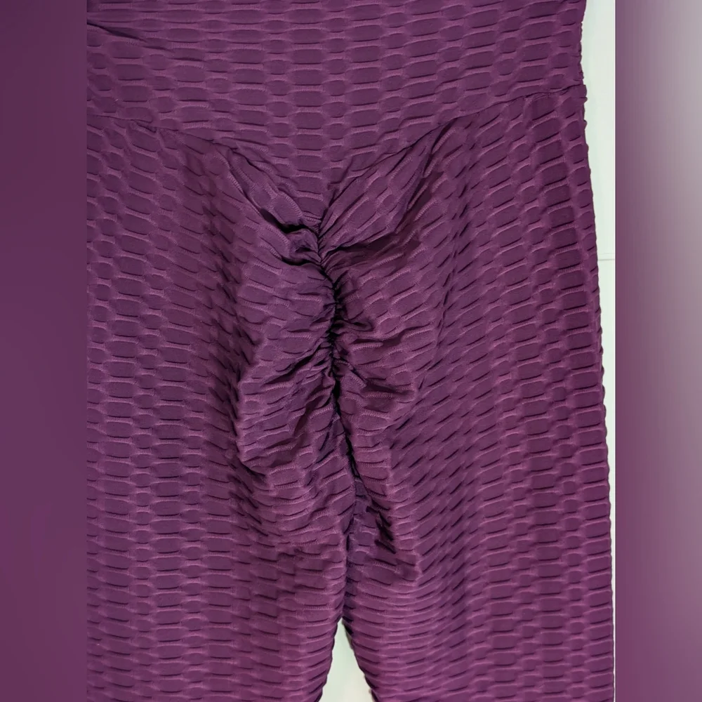 Grape Coloured Scrunch Butt Textured Leggings | Leggings Pro | Size S | NWT - Picture 7 of 9